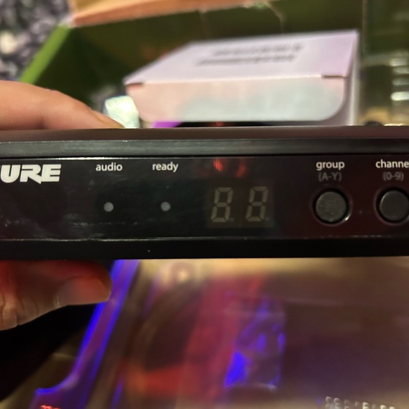 Shure BLX14/PGA31 Wireless Headworn Microphone System - Picture 4 of 12